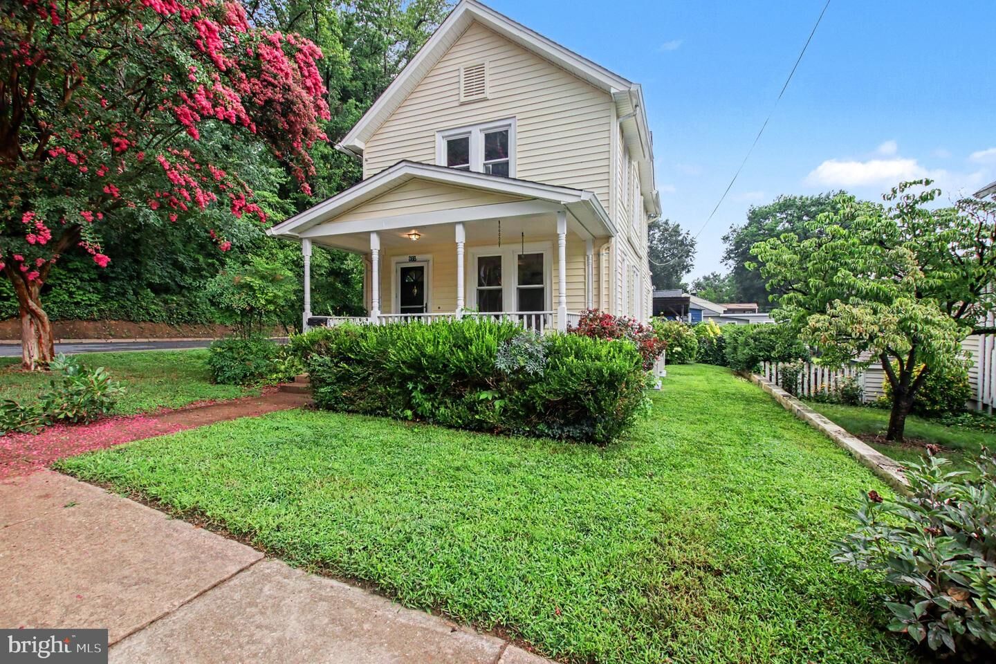 Property Photo:  923 Monument Avenue  VA 22401 