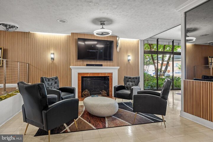 Property Photo:  1021 Arlington Boulevard 824  VA 22209 