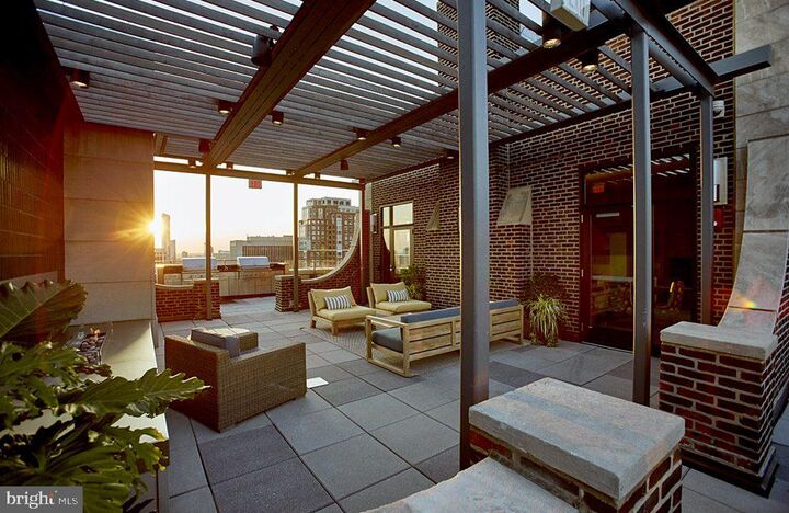 Property Photo: 1616 Walnut Street 1811 PA 19103