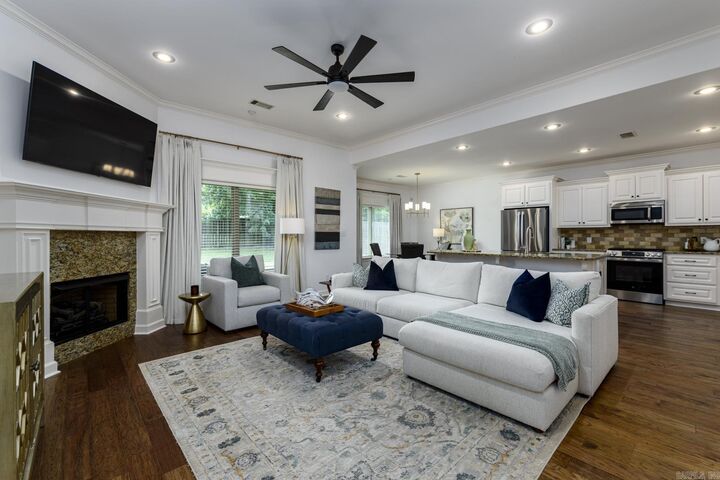 Property Photo: 1308 Oak Glenn Place AR 72022