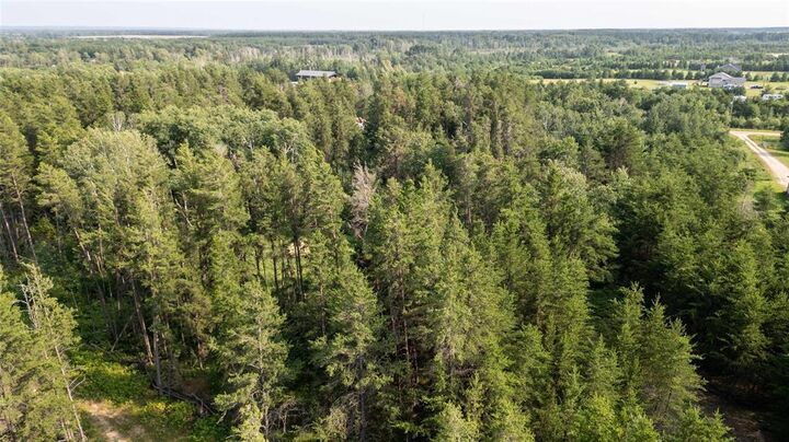 Property Photo:  102 Eagle Ridge Road  MB R0A 0Z0 