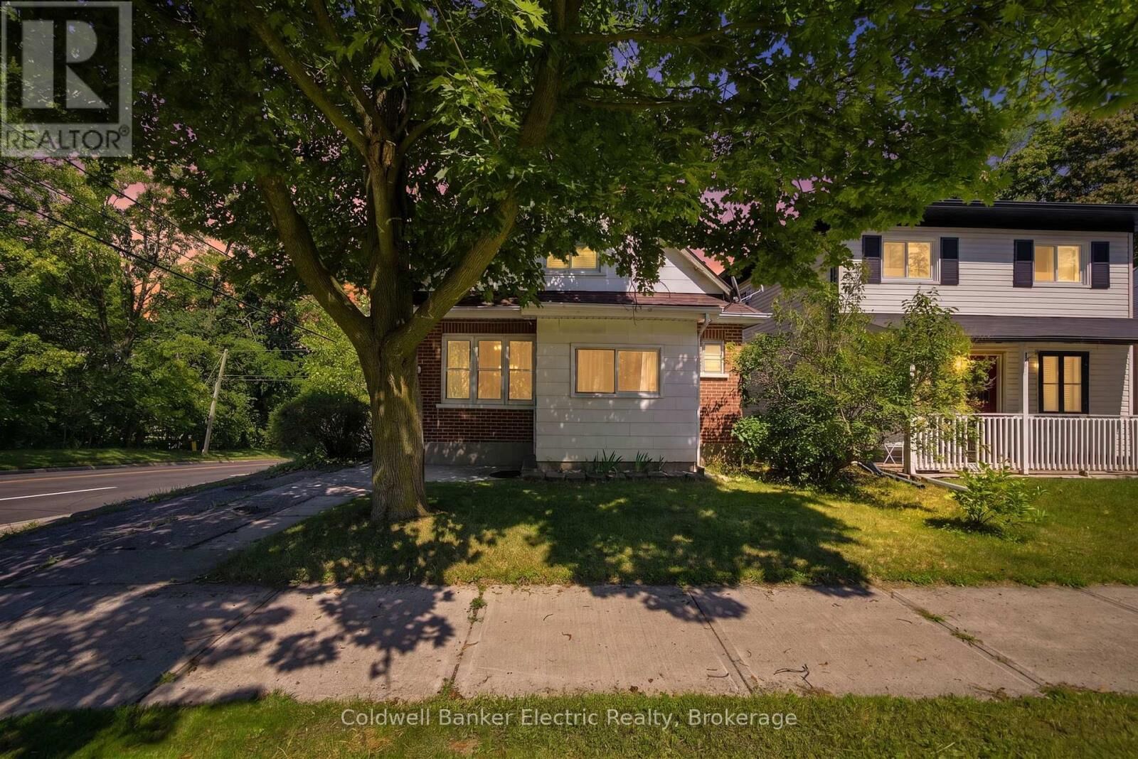 Property Photo: 1228 Kenneth Avenue ON K9J 5P9