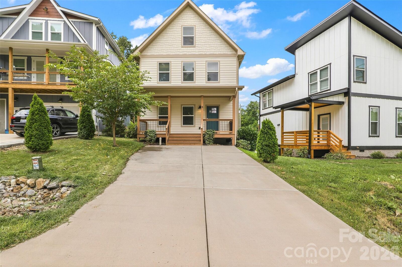 Property Photo:  9 Hilldale Road  NC 28803 