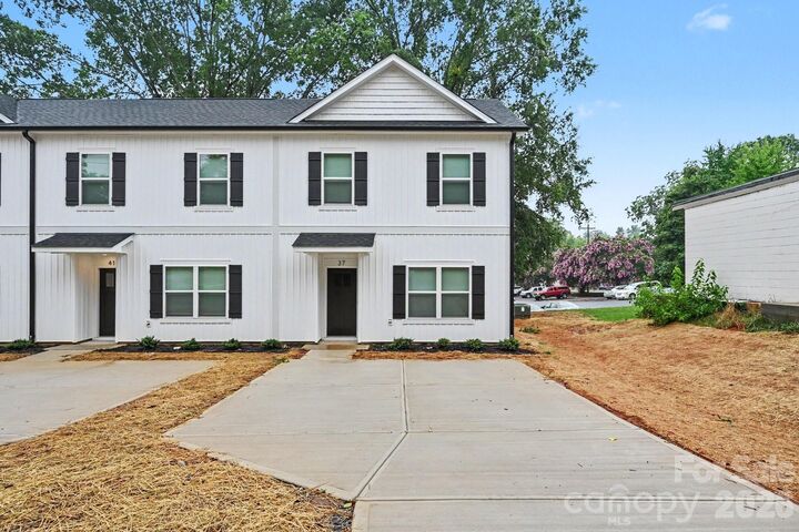 Property Photo: 53 E 13th Street NC 28658