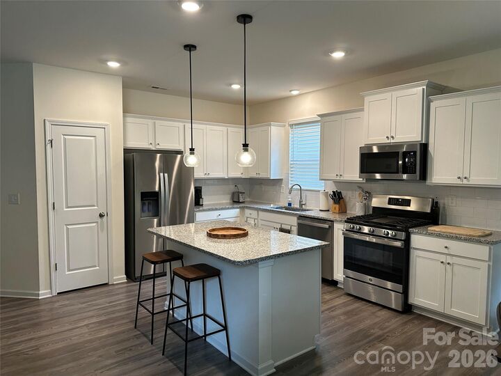 Property Photo:  7148 Wheyfield Drive  NC 28215 