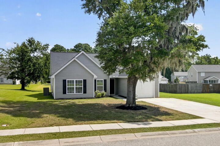 Property Photo:  425 Watershed Drive  SC 29445 