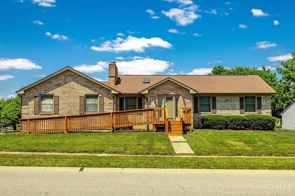 Property Photo: 1210 Dixie Court OH 45215