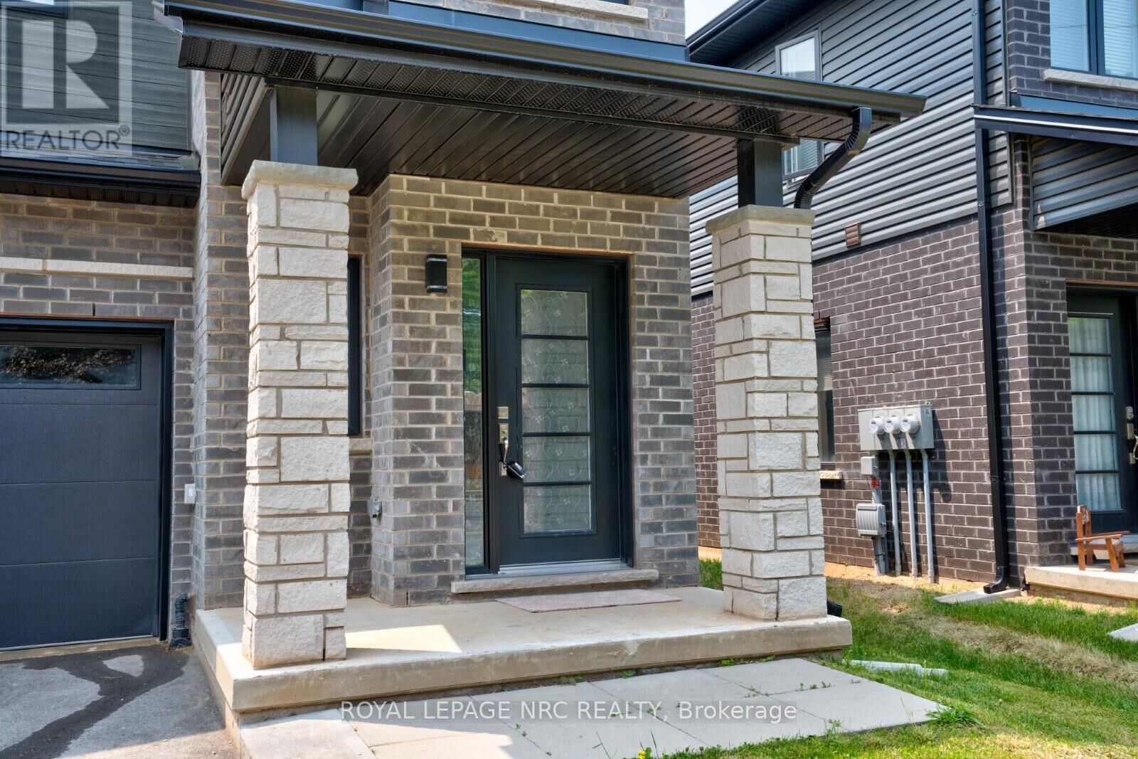 Property Photo:  4901 Pettit Avenue  ON L2E 0B7 