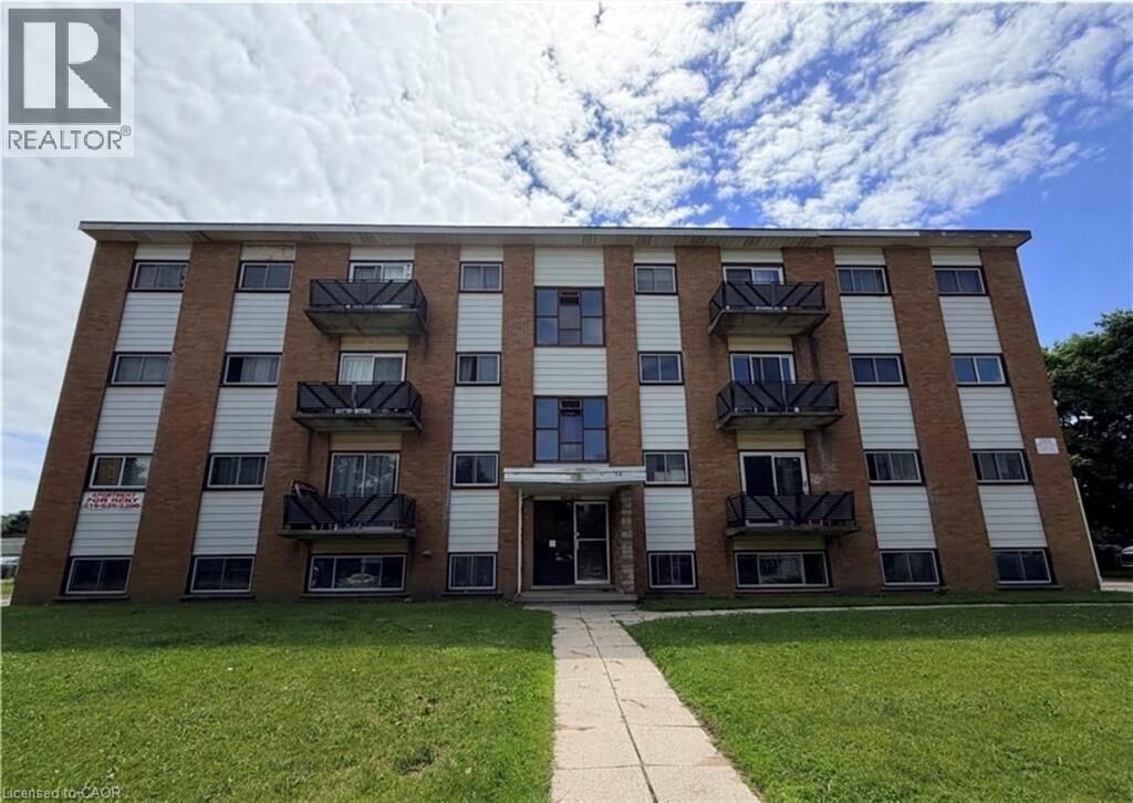 Property Photo:  443 Hazel Street 9  ON N2L 3P7 