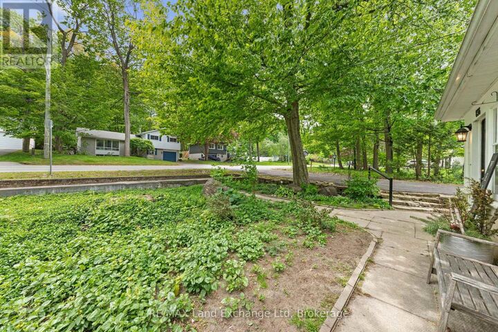 Property Photo: 836 Victoria Street ON L4R 1B6