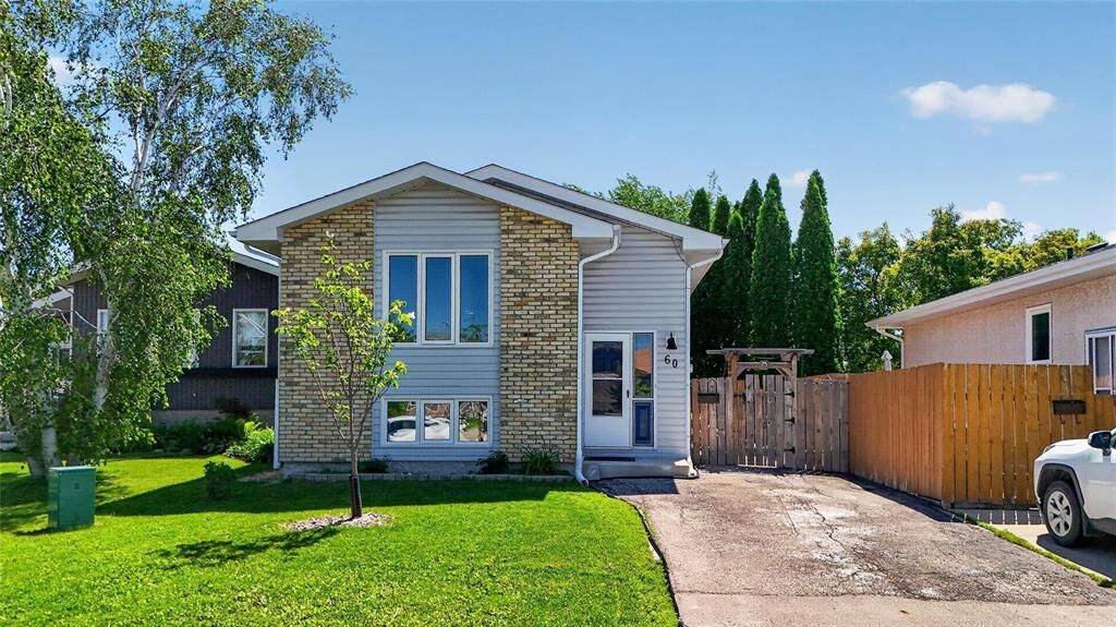 Property Photo:  60 Harold Piercy Place  MB R2G 3Z1 