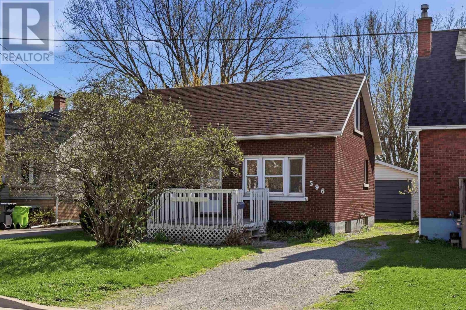 Property Photo: 596 Sherbourne St ON P6C 3X7