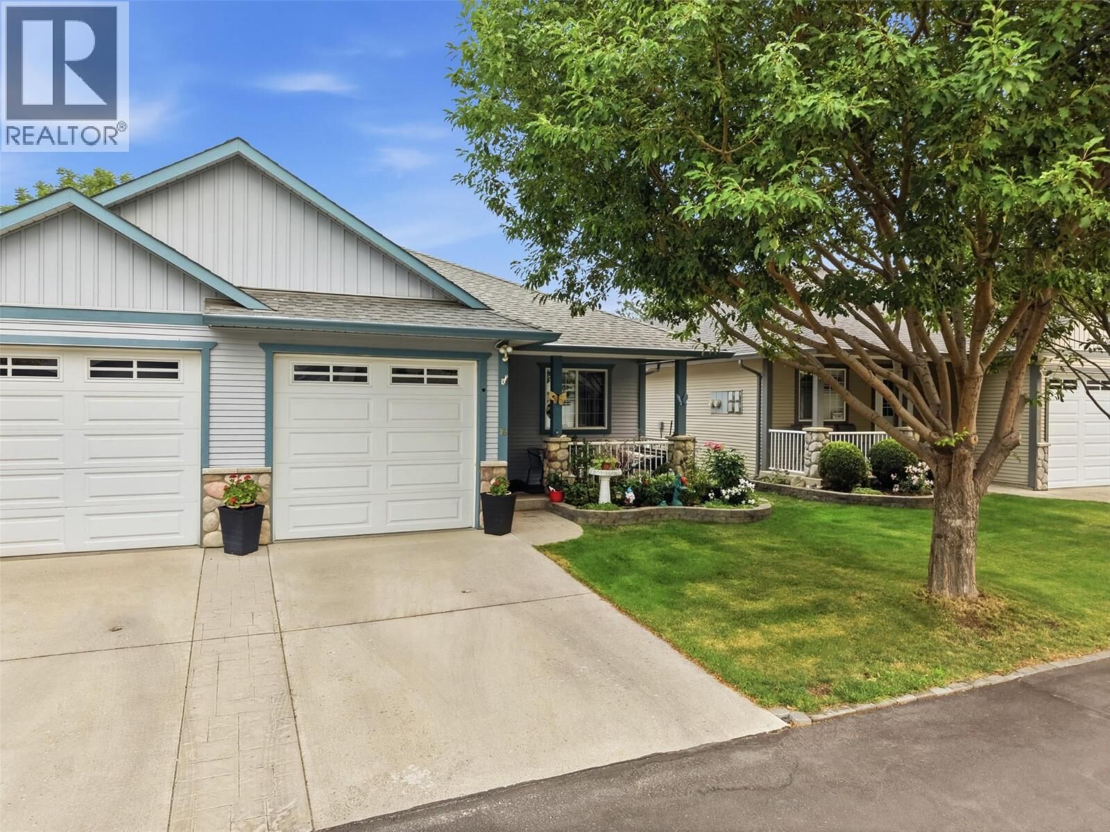 Property Photo: 1836 Greenfield Avenue 16 BC V2B 8T2