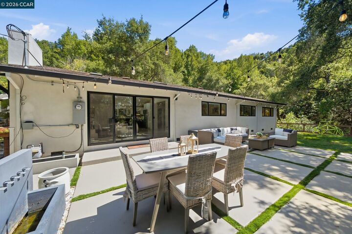 Property Photo: 9 Easton Ct CA 94563