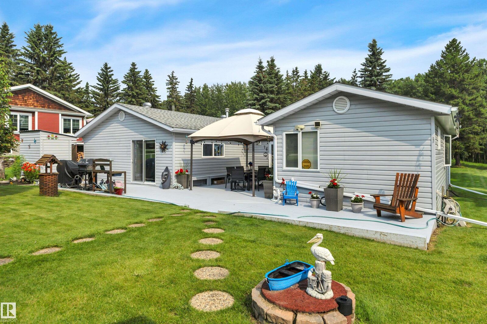 Property Photo: 76 Buskmose Drive AB T0C 2V0