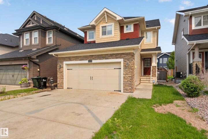 Property Photo: 1122 Allendale Crescent AB T8H 0X6