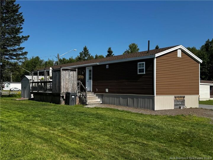 2 Leafwood Crescent — photo 1