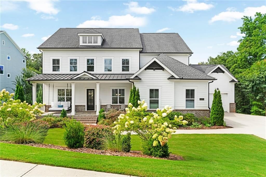 Property Photo: 16270 Grand Litchfield Drive GA 30075