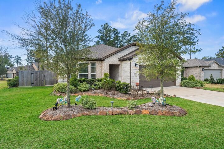 Property Photo: 305 Royal Lily Trail TX 77316