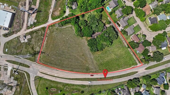Property Photo: 718 Staffordshire Road Road TX 77477