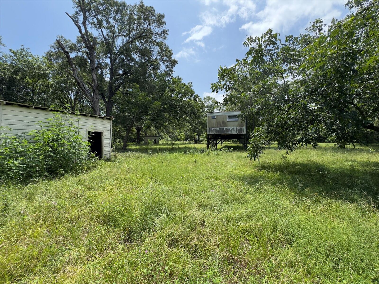 Property Photo: 947 County Road 2850 TX 77327