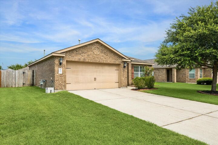Property Photo:  9907 Garnet Springs Drive  TX 77583 