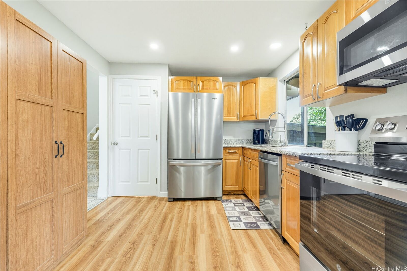 Property Photo:  