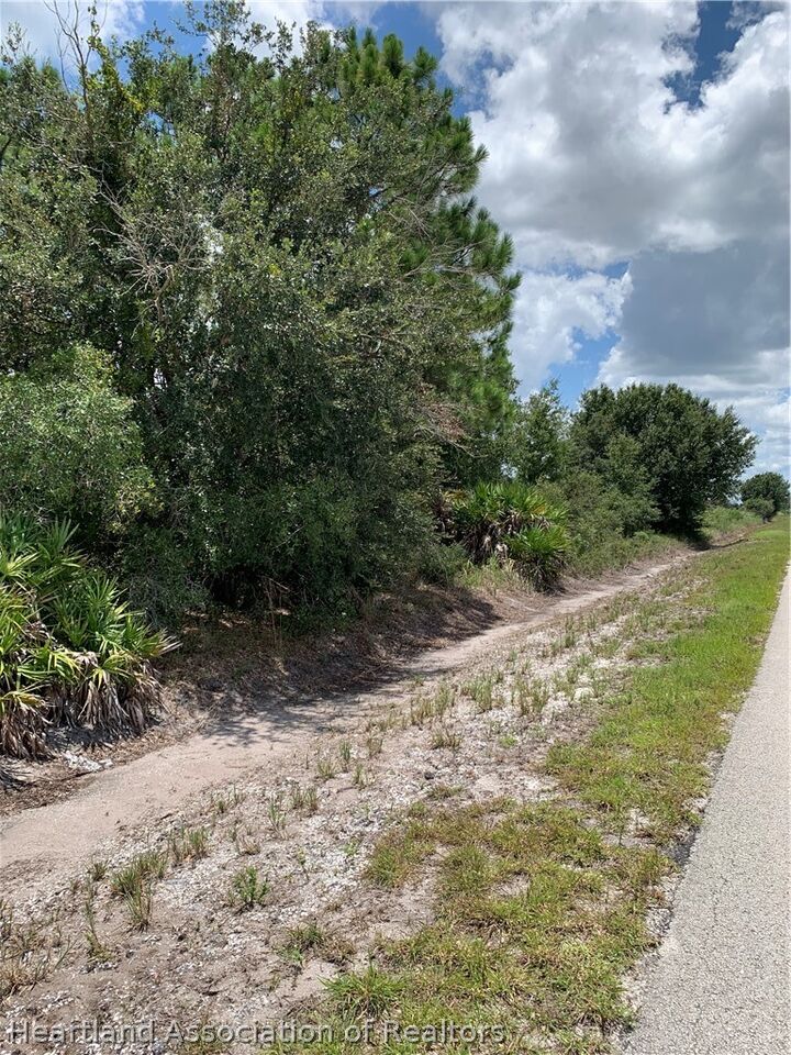 Property Photo: 1228 Cowhouse Road FL 33857