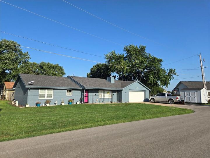 Property Photo:  2000 N 11th Street  KS 67301 