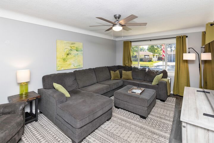 Property Photo:  814 SE Oak Drive  IA 50021 