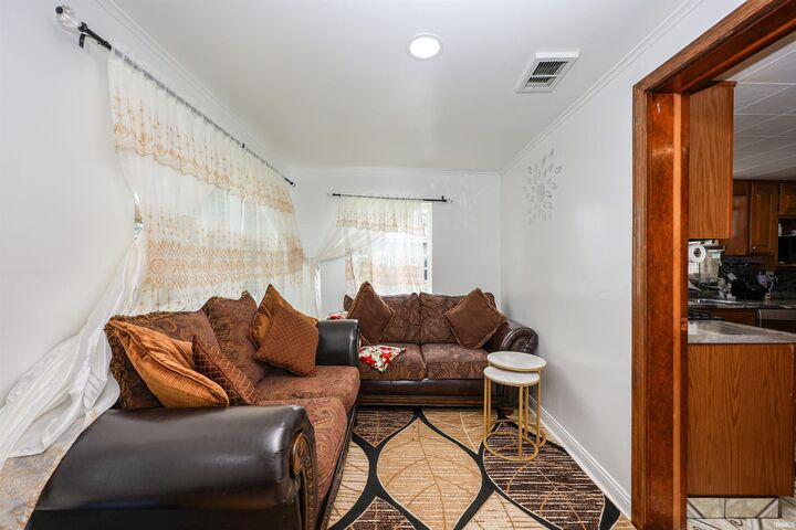 Property Photo:  304 Oak St Street  IN 46703 