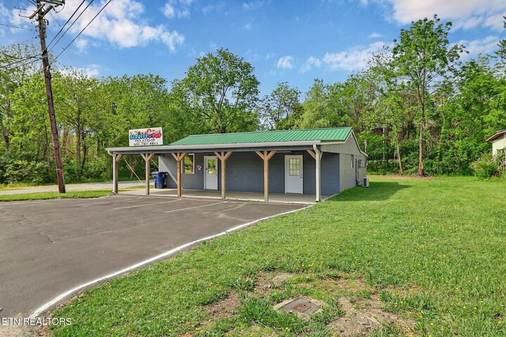 Property Photo:  1074 S Main St  TN 38555 