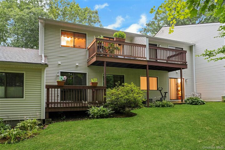 Property Photo:  90 Molly Pitcher Lane F  NY 10598 