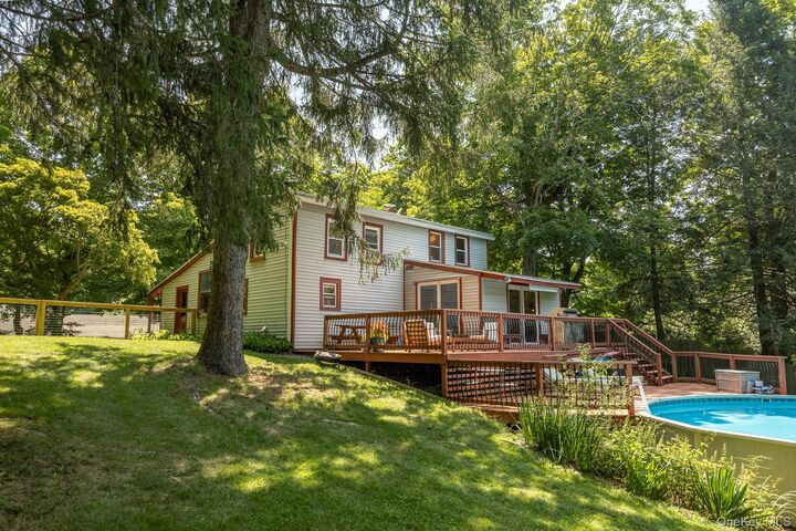 Property Photo:  26 Hunns Lake Place  NY 12581 