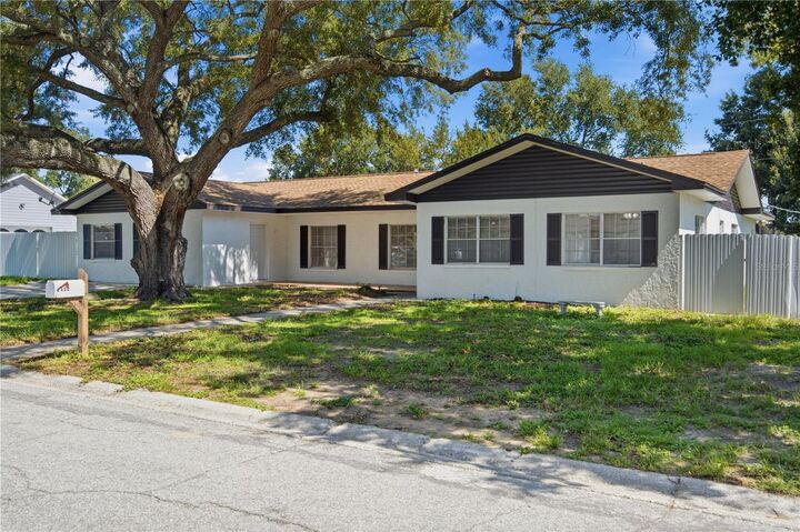 Property Photo:  604 Royal Crest Drive  FL 33511 