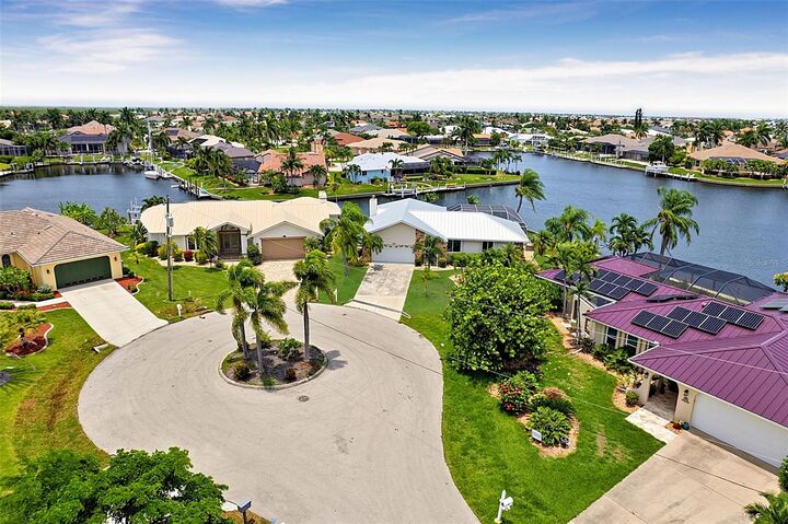 Property Photo: 1230 Swan Court FL 33950