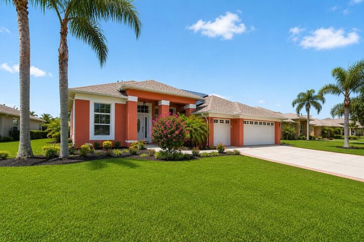 Property Photo:  5805 Wedgefield Drive  FL 33541 