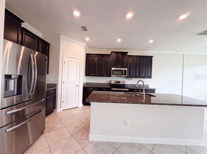 Property Photo:  9709 Ivory Drive  FL 33573 