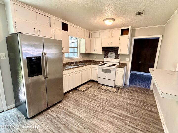 Property Photo: 2008 E Clemson Circle MS 39553