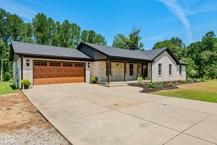 Property Photo: 8486 E Georgetown IN 47201