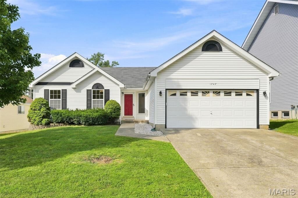 Property Photo:  1747 Coachway Lane  MO 63042 