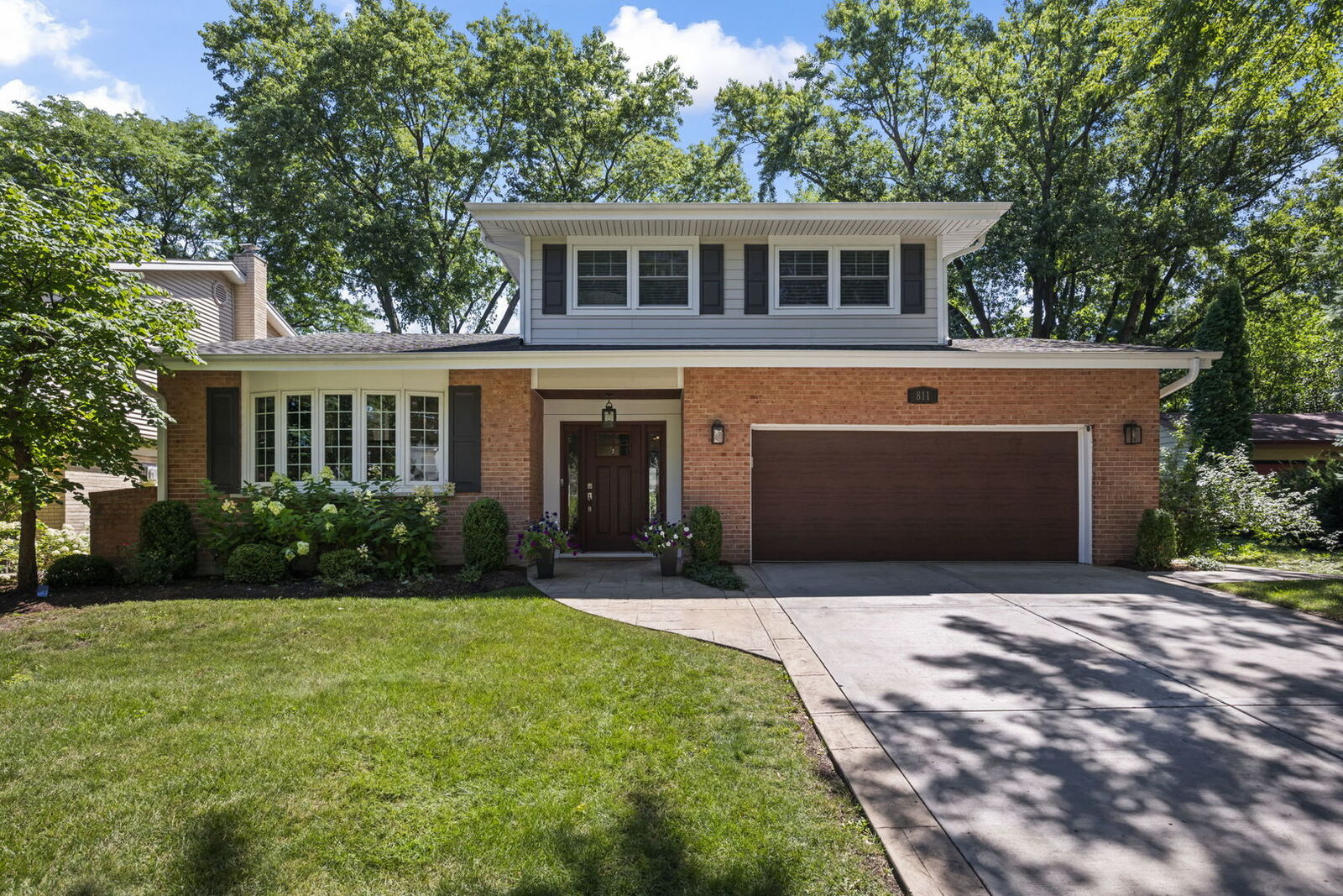 Property Photo:  811 S Roosevelt Avenue  IL 60005 