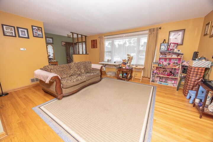 Property Photo: 2105 Glenwood Avenue IL 60435