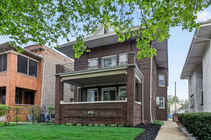 Property Photo:  5815 W Midway Parkway 1  IL 60644 