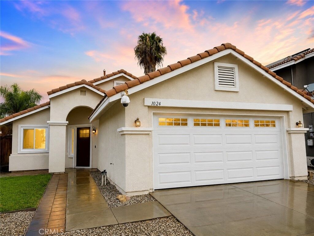 Property Photo:  1024 Wilson  CA 92571 