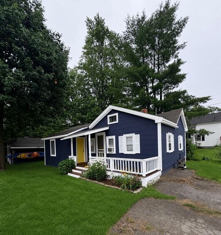 Property Photo:  10 Douglas Street  ME 04252 