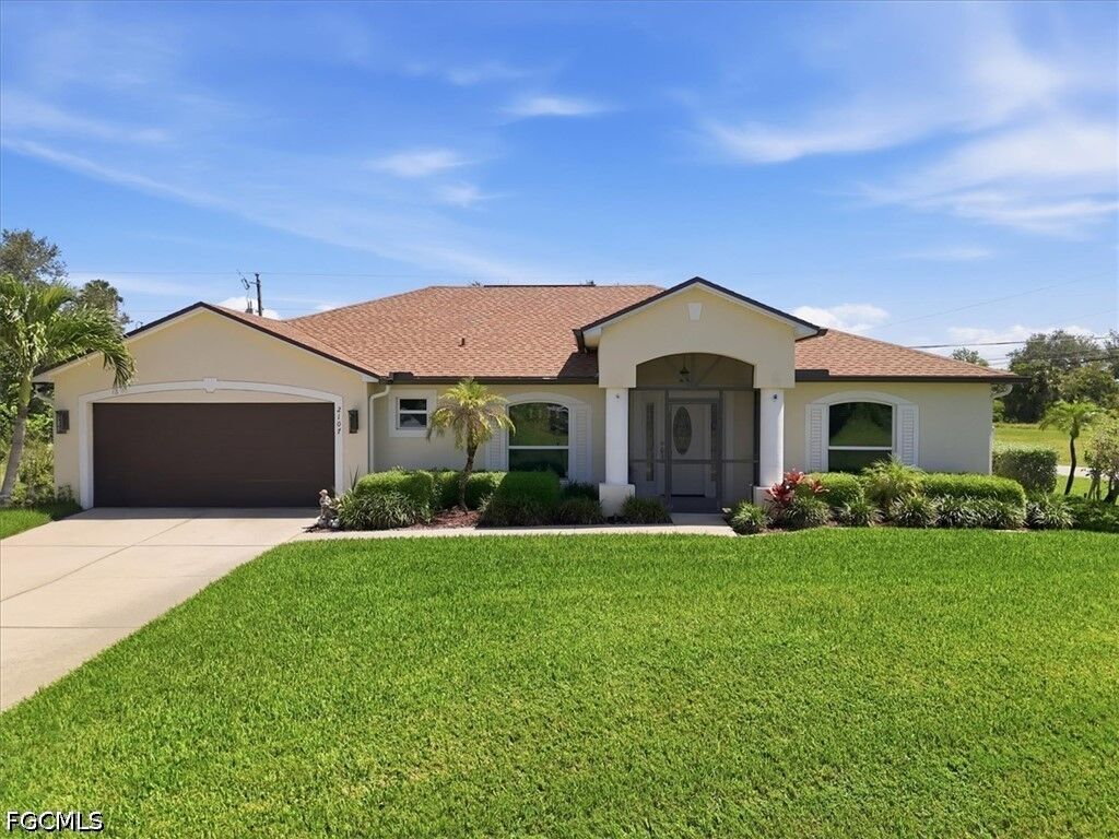 Property Photo:  2107 NE 19th Place  FL 33909 