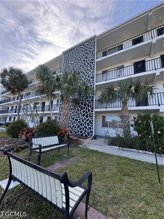 Property Photo: 4906 Victoria Drive 108 FL 33904