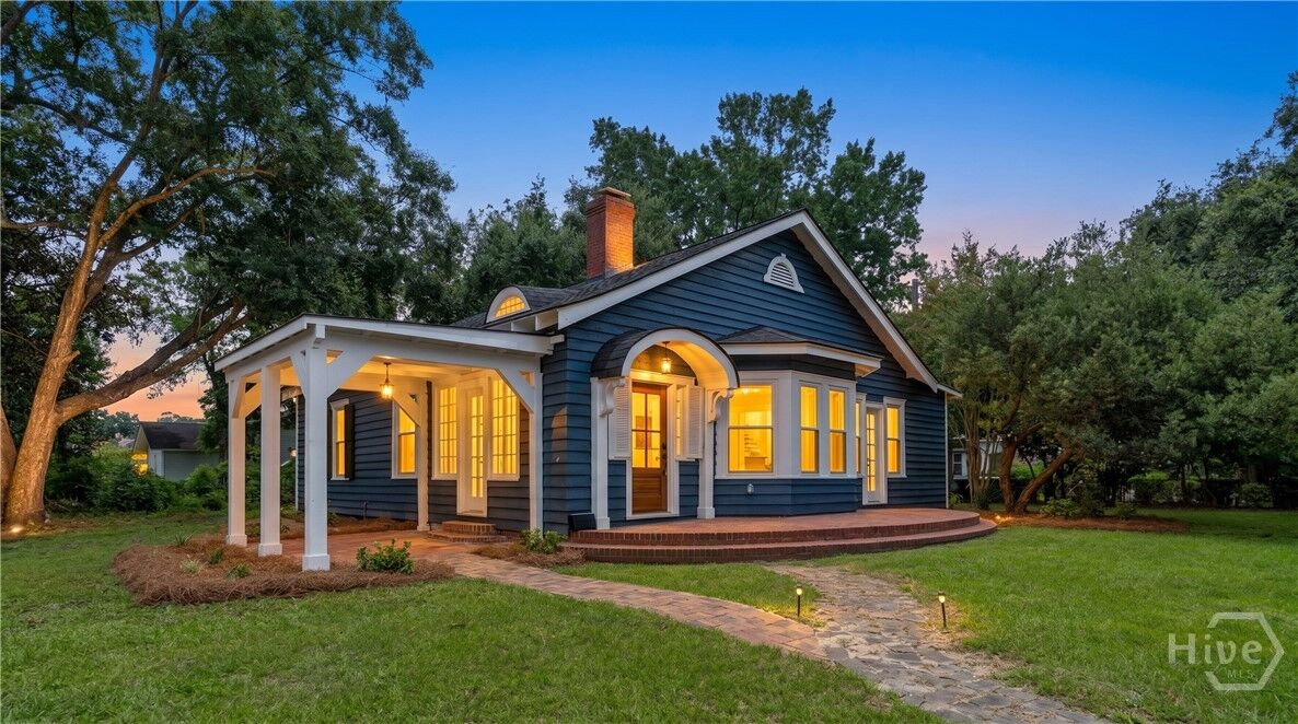 Property Photo:  501 Durant Avenue  GA 31404 