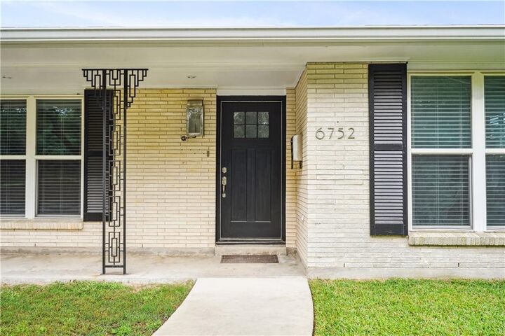 Property Photo:  6752 Fleur De Lis Drive  LA 70124 